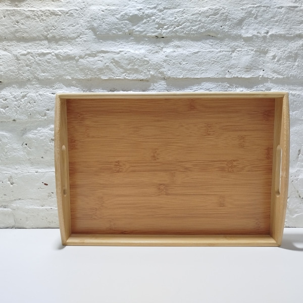 BANDEJA RECTANGULAR BAMBU CON ASA CHICA 33X22X4