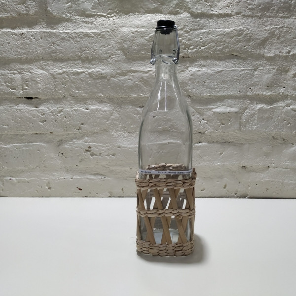 BOTELLA CON BASE MIMBRE Y TAPA GANCHO 1LT VIDRIO