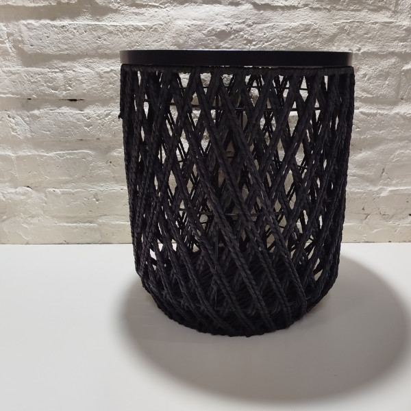 MESA FIBRA NATURAL NEGRA CHICA 30x35CM ALTO