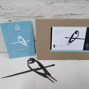 pajaro metal negro golondrina