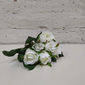 ramo x 6 rosas chicas blancas
