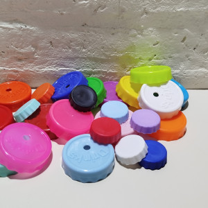 tapa rosca 63 plastica perforada colores