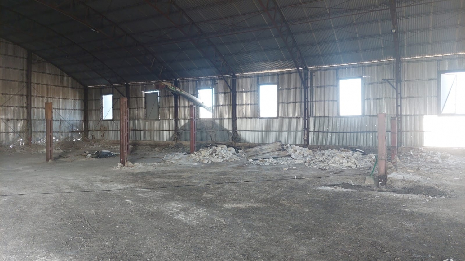 MUROS DE CONTENCION Y PLATEA DE HORMIGON PARA GALPON DE FERTILIZANTES, Ingeniero Fabricio Charía | Calculo de estructuras #D, naves y silos, venado tuerto