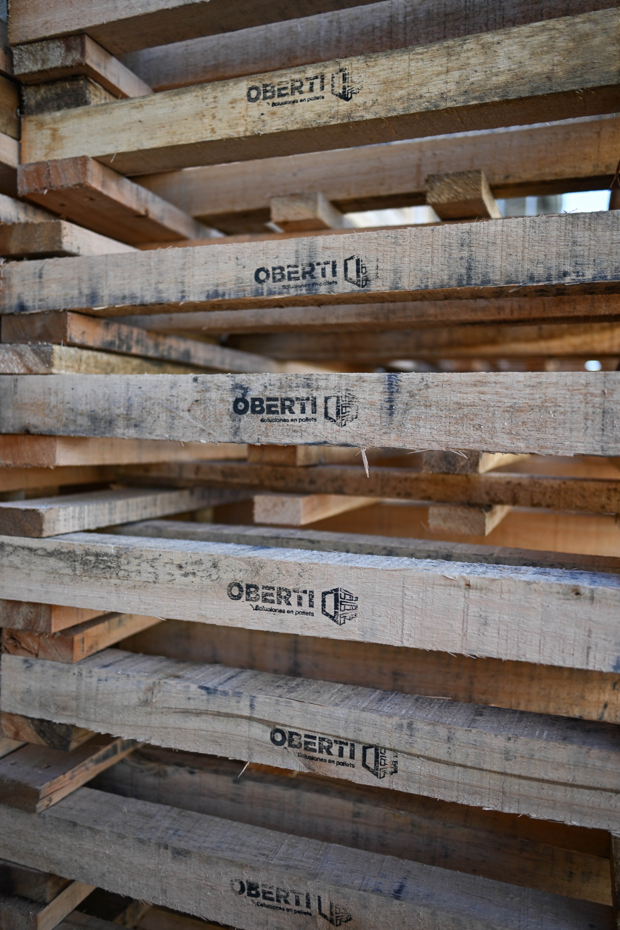 Pallet para MotovehÃ­culos 110: ProtecciÃ³n y Estabilidad para Transporte Seguro, Oberti | Pallets y Muebles a Medida con 55 Años de Calidad e Innovación, Venado Tuerto