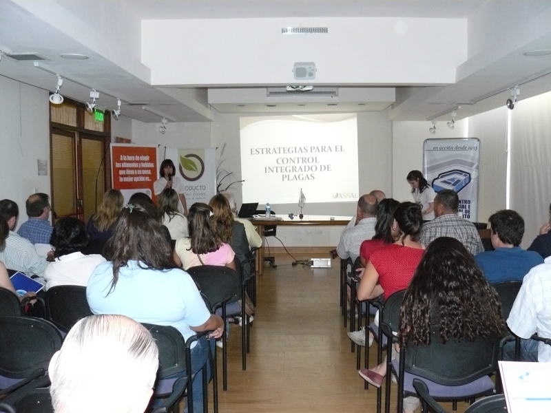 CHARLA MANEJO INTEGRADO DE PLAGAS, Laura Medici, venado tuerto